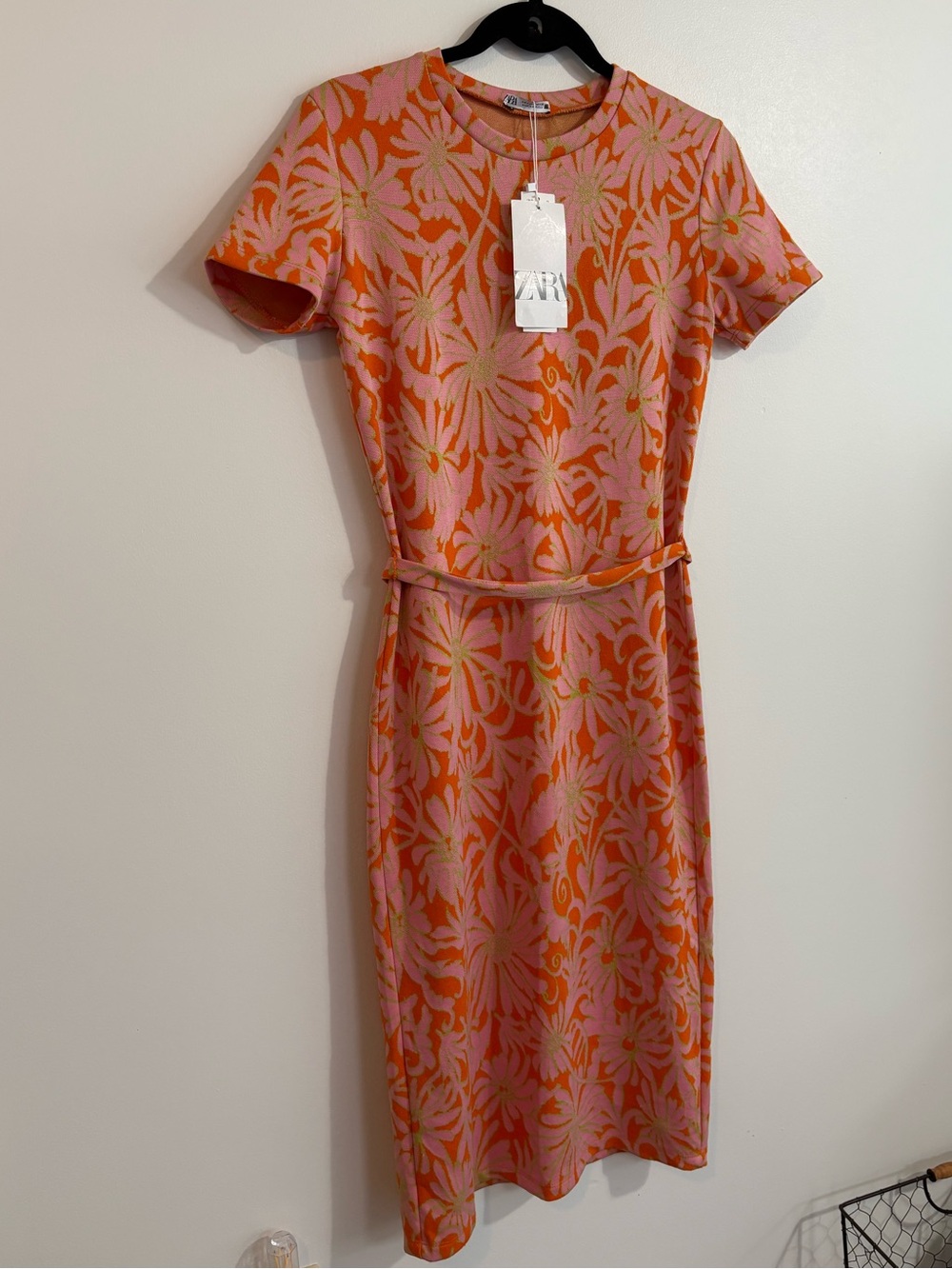 ZARA ORANGE VINTAGE INSPIRED DRESS
WITH COORDINATING BELT SIZE SMALL
NWT